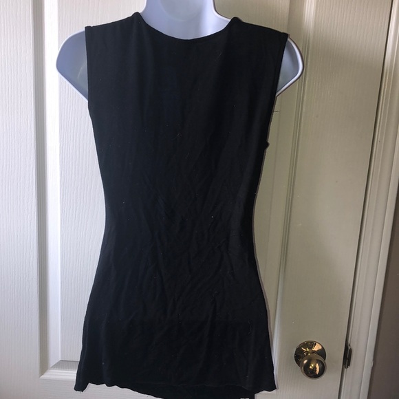 Flattering long black top. Size medium - Picture 3 of 7